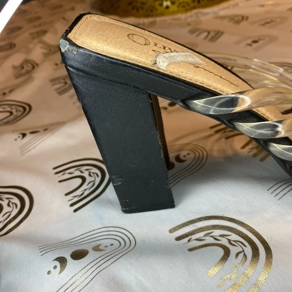Elegant Black and White Heels with Timeless Design
